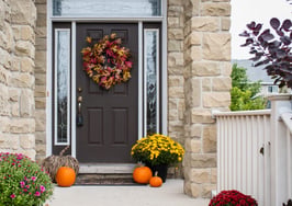 9 tips to transition into seasonal decor buyers will fall for