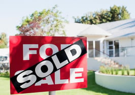 Cash buyers 4 times more likely to win bidding wars, new study finds