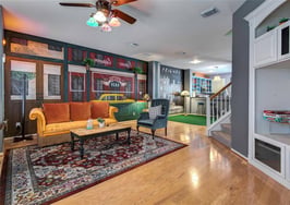 'Friends' look-alike house in Texas lists for $330,000